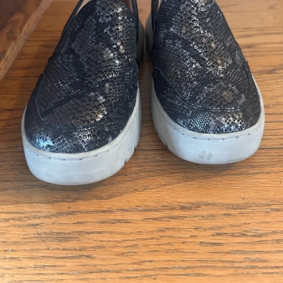 Vionic Dinora Boa Black & Snake Print Leather Platform Slip-on Sneaker US 7 - Picture 9 of 9
